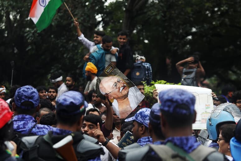 India. La rivoluzione degli studenti che chiedono le dimissioni del ministro dell'istruzione 