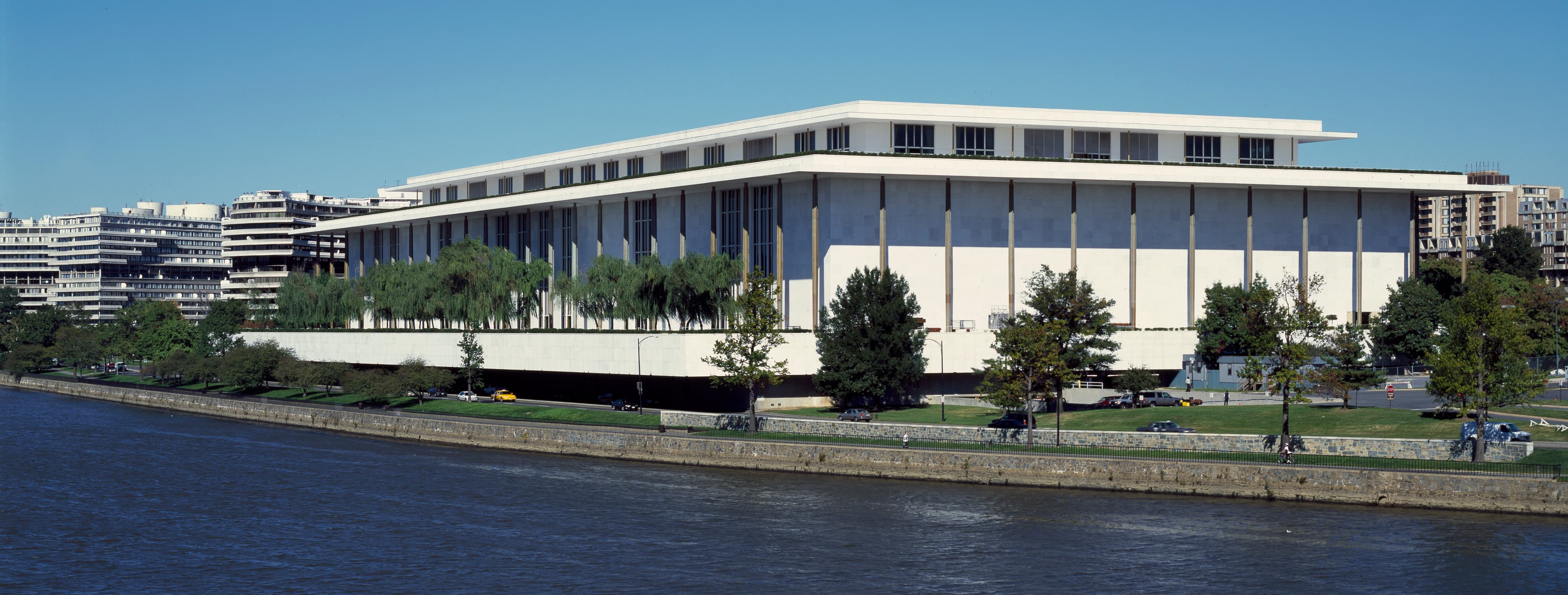 Kennedy Center, il Cda sfida i giudici e approva il progetto di apporre sulla facciata il nome di Trump