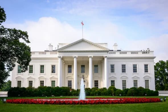 La Casa Bianca vieta l'ingresso  a  Cnn, Ms Now e Politico, perchè pubblicano "fake news"

