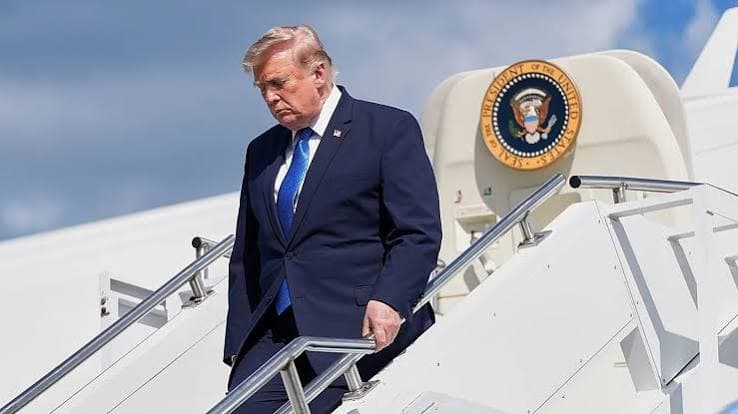 Trump alza i toni sull’Iran: “Sono in una fase decisionale”, ma apre a un incontro con Pezeshkian
