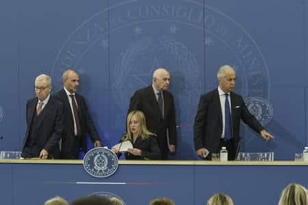 Caso Almasri, il governo italiano denunciato all'Aia