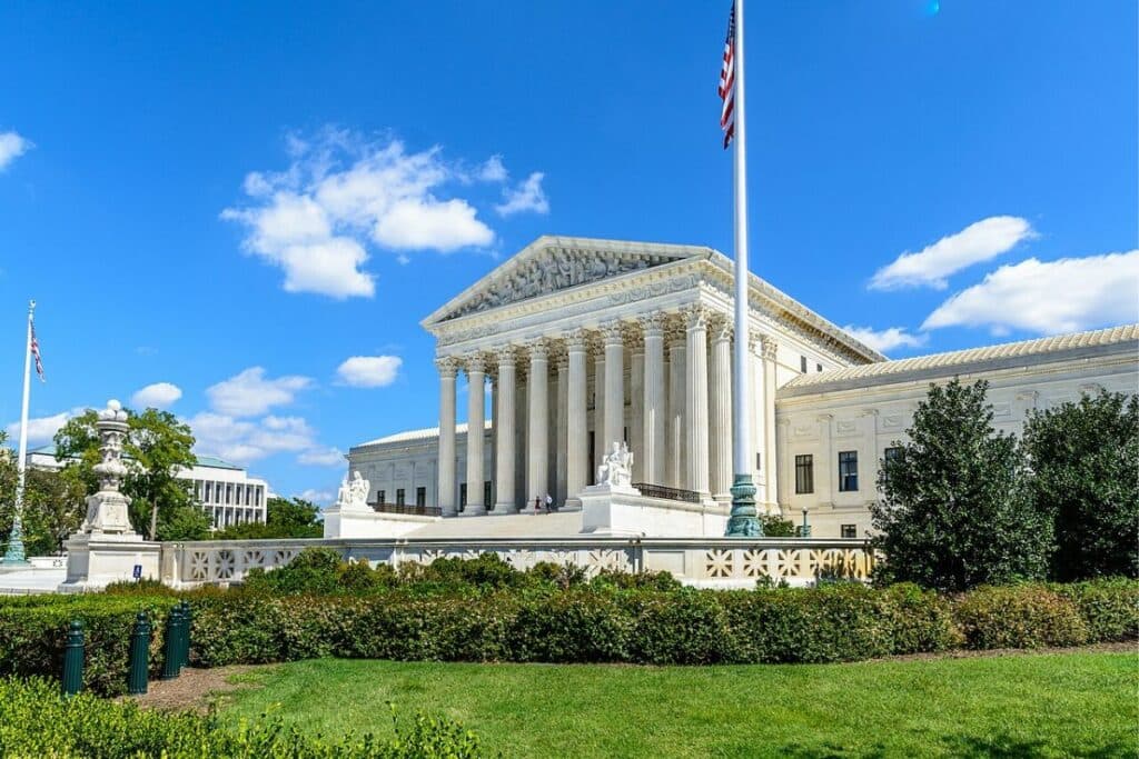 La Corte Suprema Usa boccia il piano Trump sul voto per corrispondenza 