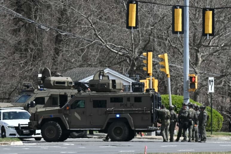 Tensione alla CIA: uomo barricato all’ingresso poi arrestato