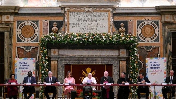 Summit sui diritti dei bambini, Papa Francesco: "Urgente proteggerli dalle sofferenze"