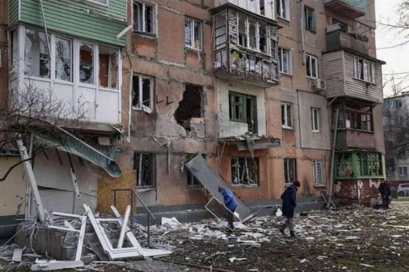 Ucraina: A Mariupol forni crematori per nascondere i corpi dei civili uccisi, von der Leyen :”Sanzioni su petrolio e carburanti fossili”