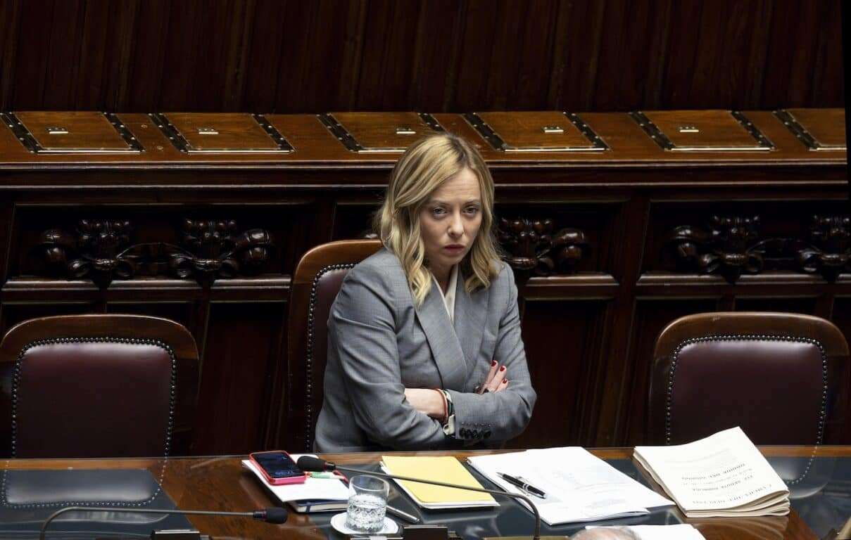 Meloni alla Camera: “Sull’Ucraina il governo è sempre stato chiaro, il Pd è ambiguo invece sull’invio di armi”