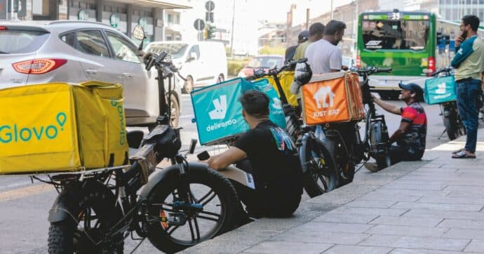Caldo estremo, stop alle consegne nelle ore più calde: le nuove tutele per i rider