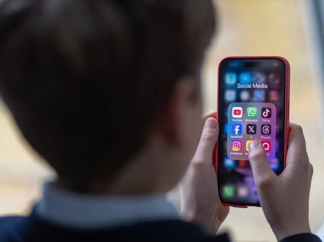 L'Ue accelera sulla tutela dei minori online: verso nuove regole per rendere più sicuri i social