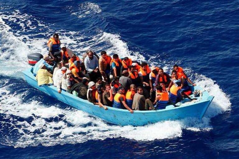 Traffico di migranti, smantellata organizzazione a Crotone
