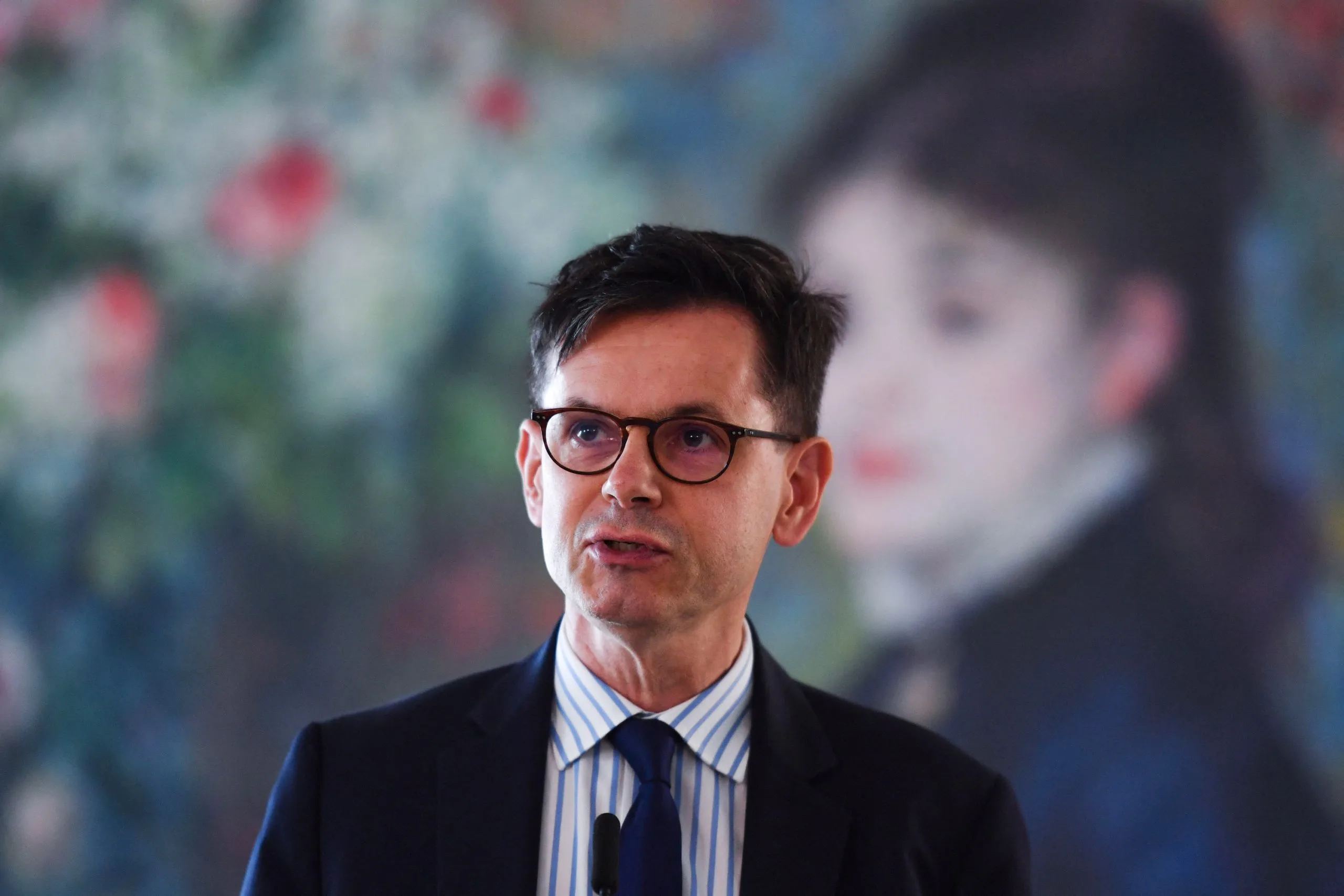 Louvre, il direttore lancia l’allarme: «Senza restauri il museo rischia di chiudere definitivamente»