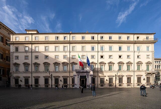 Palazzo Chigi accelera sull'IA: intesa con Treccani per innovare la produzione normativa