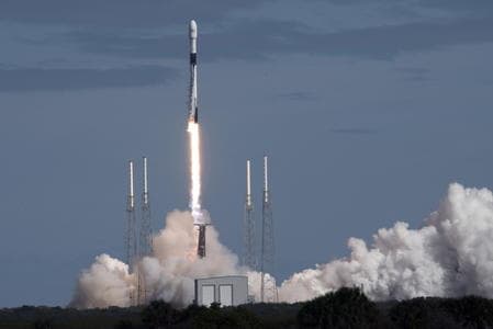 Starlink, continua il dibattito. L' idea di una costellazione di satelliti nazionale