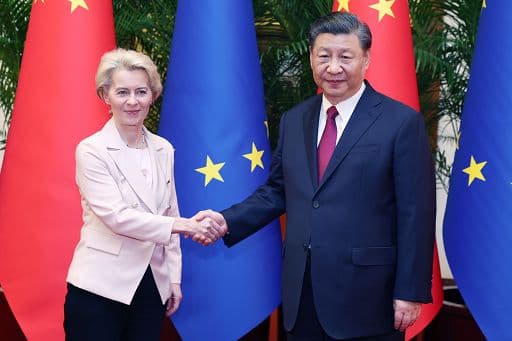 Auto ibride, intesa tra Cina e Unione europea sul commercio: «Accordo conforme alle regole Wto»