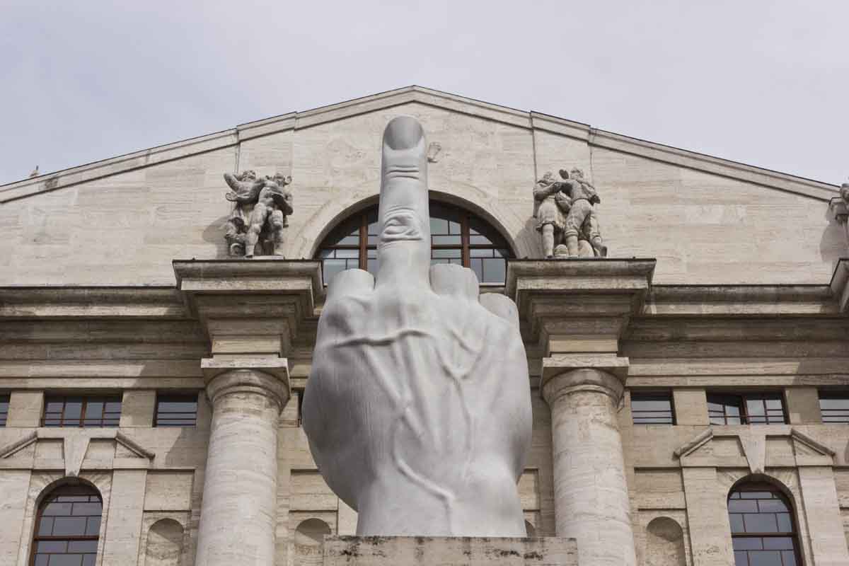 Bce alza i tassi, crolla Piazza Affari e vola l’inflazione Usa