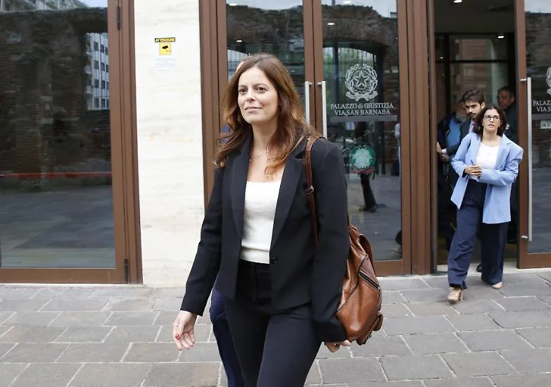 Ilaria Salis, annullata la sentenza sul risarcimento agli ex collaboratori