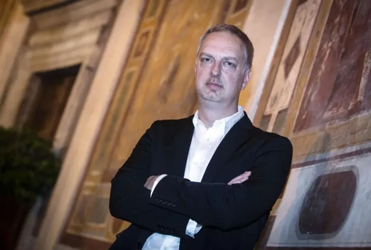 Mussolini, l'ascesa nella serie Sky e la disfatta nell'ultimo libro di Scurati