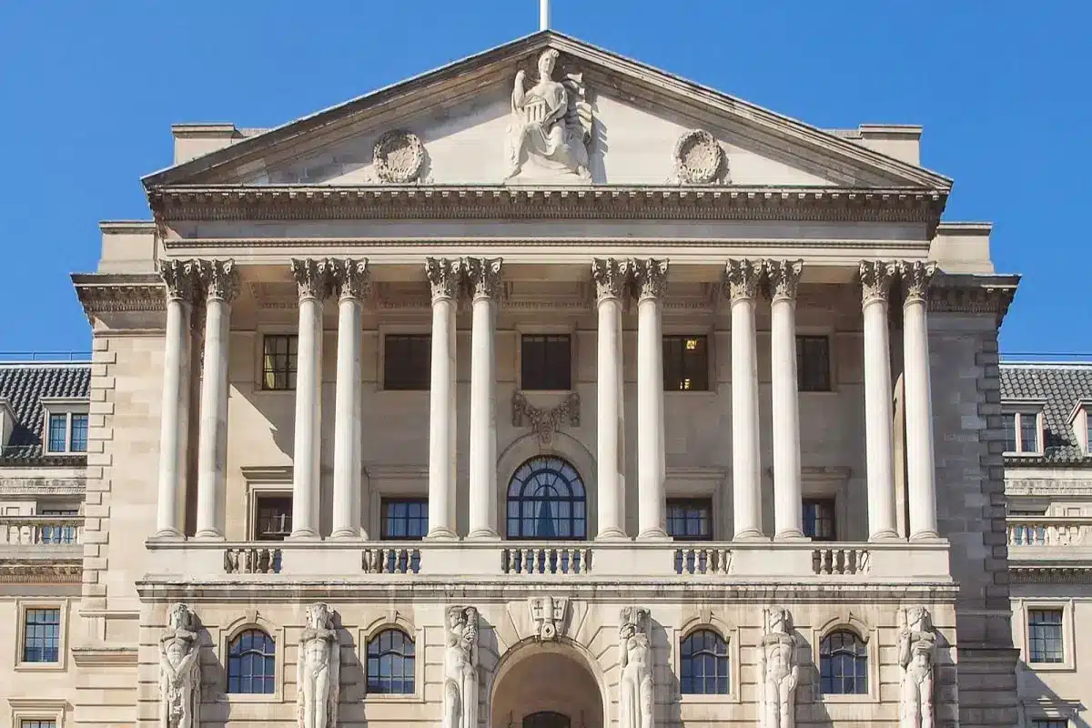 Uk. La Banca d'Inghilterra taglia i tassi. Inflazione verso il 4 %
