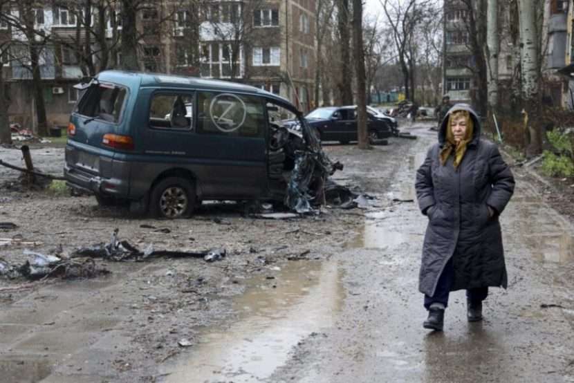 Ucraina: 300 fosse comuni scoperte vicino Mariupol, Biden: ” Ulteriori 800 milioni di aiuti a Kiev”