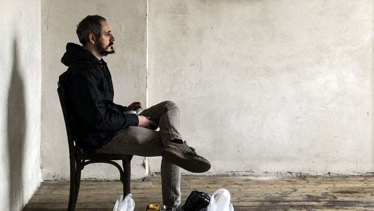 Gian Maria Tosatti, una prospettiva critica sul rapporto tra arte e istituzioni in Italia