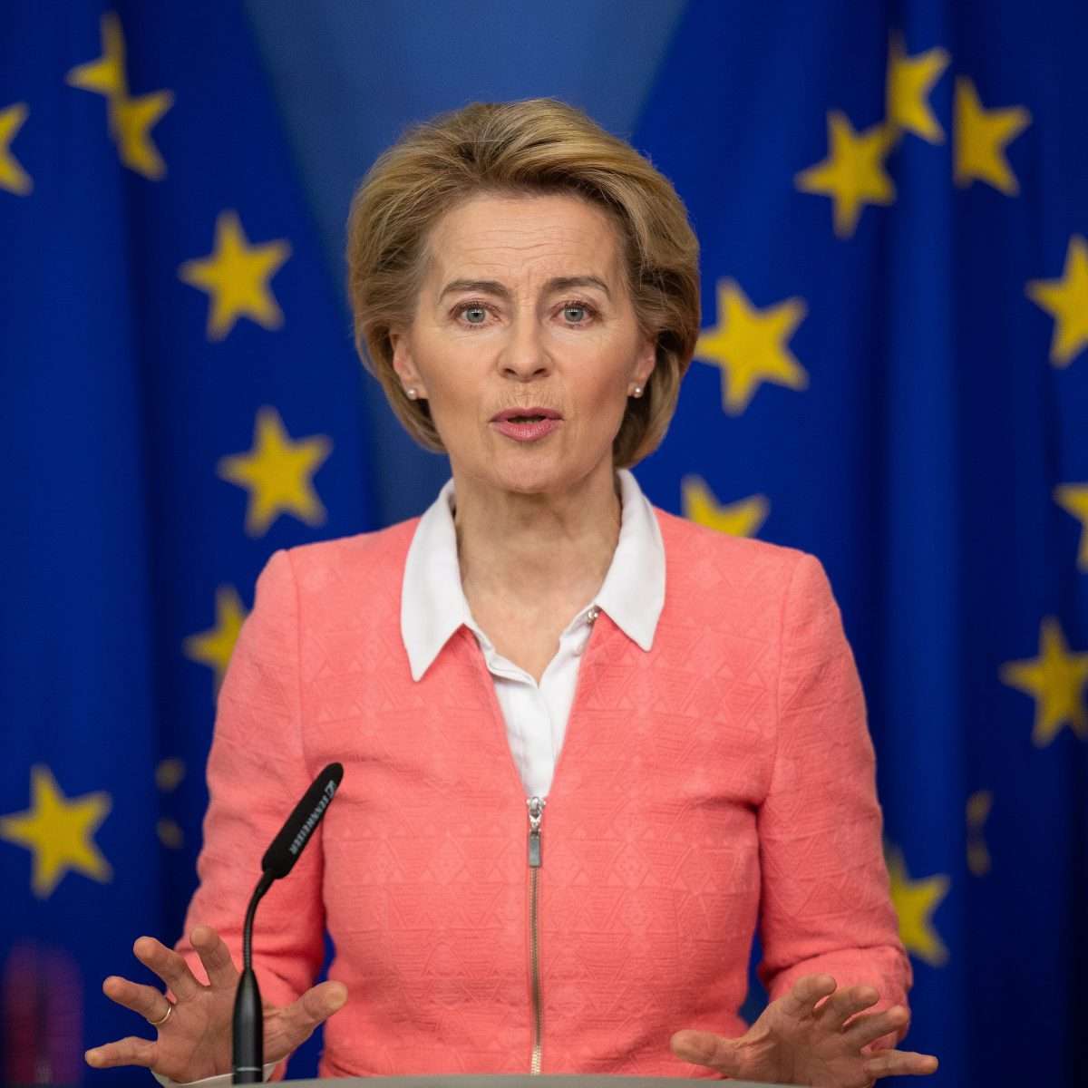 Caro energia, Ursula von der Leyen: “E’ importante investire nelle rinnovabili”