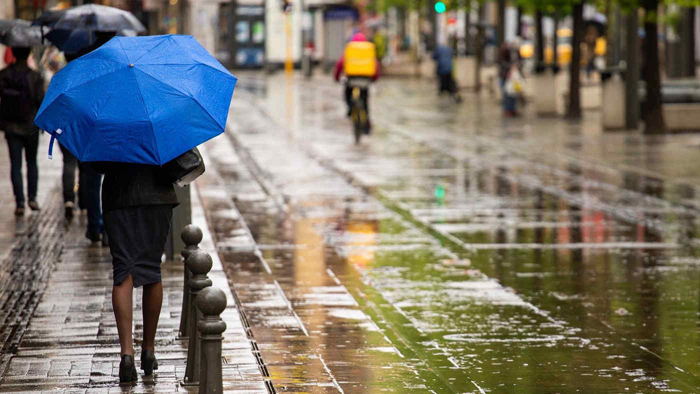 Meteo, piogge e vento sull'Italia: temperature in calo e neve sulle Alpi oltre i 2000 metri