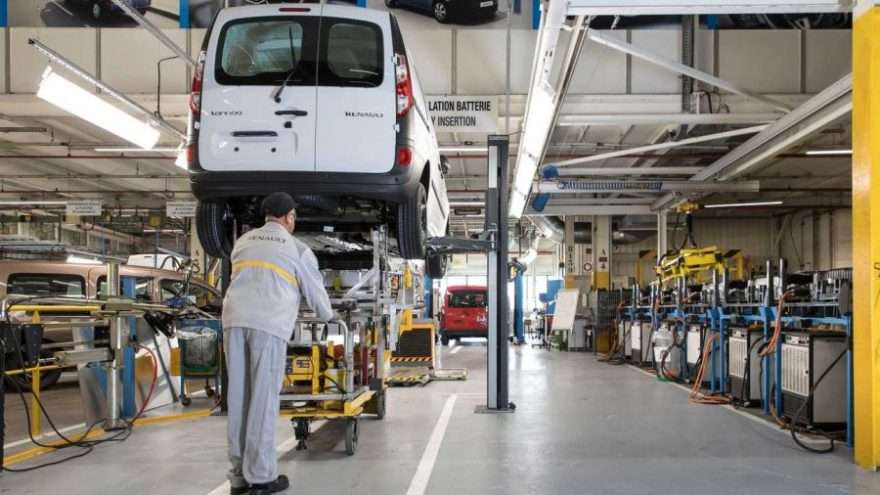 Renault, il gruppo cede il 100% delle azioni in Russia al governo di Mosca