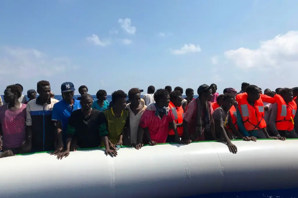 Naufragio migranti, 10 superstiti e 6 salme a Lampedusa