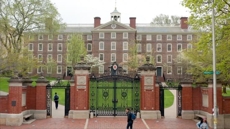 Usa. Sparatoria alla Brown University, morti e feriti. Attentatore in fuga