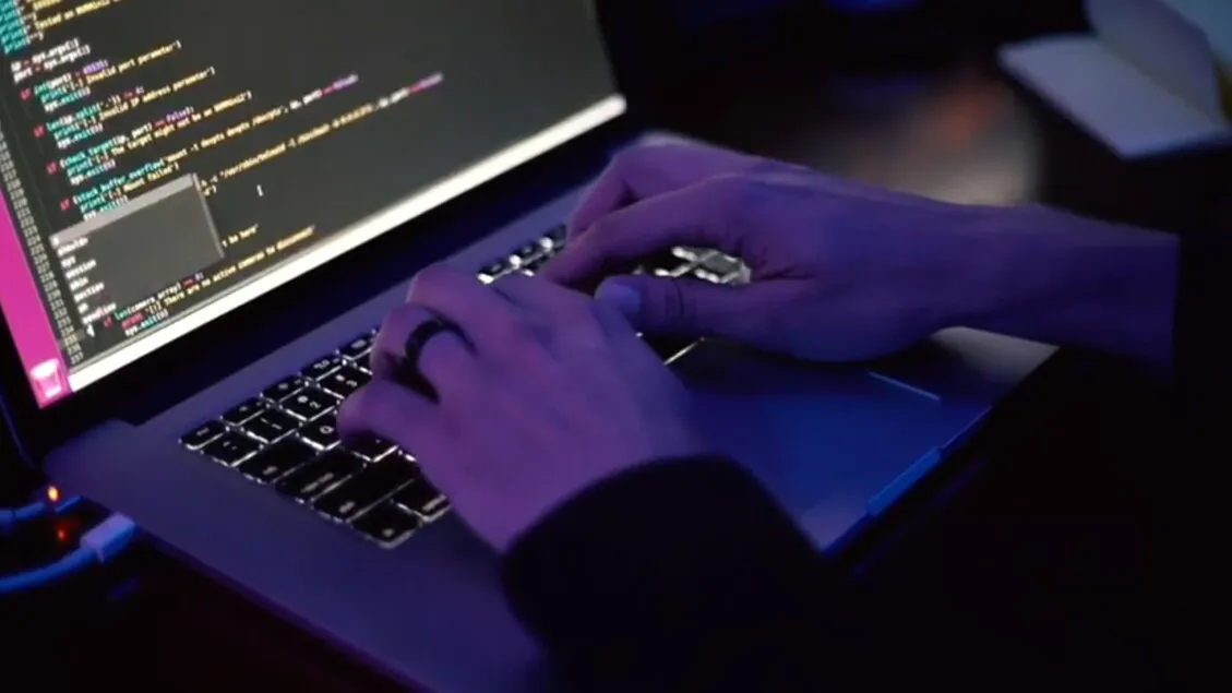 Hacker viola il catasto della Romania «per ripicca»: paralizzato il mercato immobiliare