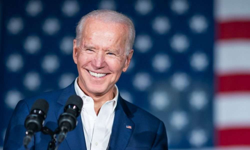 Campagna vaccinale: Biden applica la logica Trump, “America First”