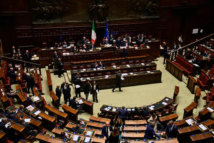 Dl omnibus, sì alla stretta sulla pirateria tv