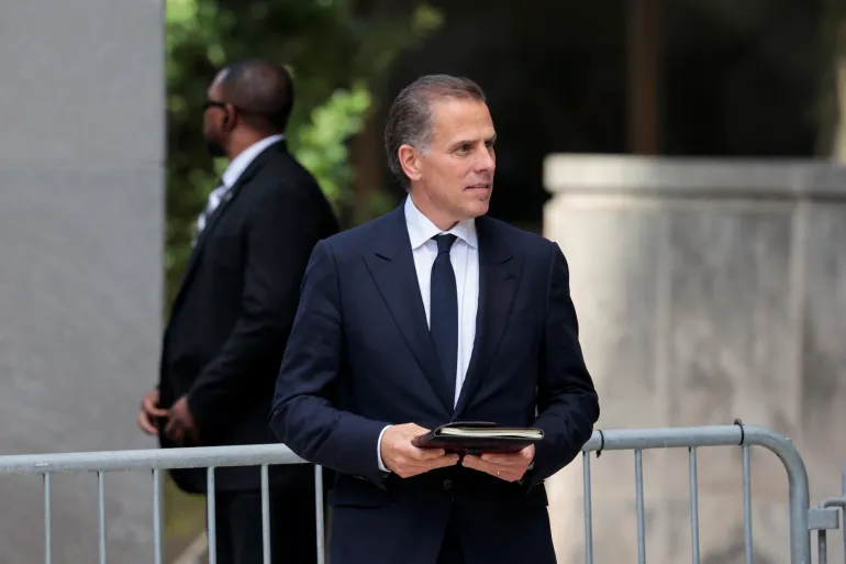 Biden concede a sorpresa la grazia al figlio Hunter in attesa di due processi
