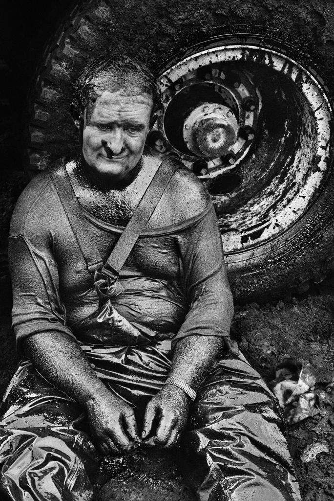 Al Mast di Bologna due mostre per un racconto fotografico sull'abito da lavoro