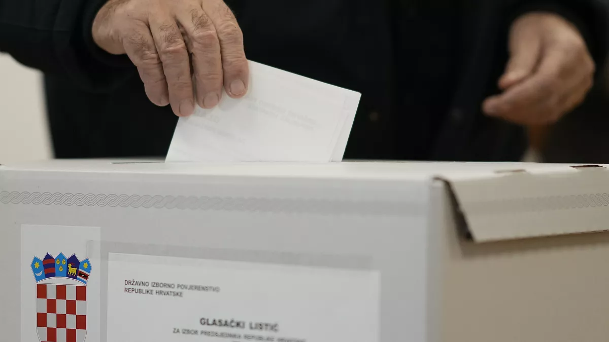 Croazia al voto per eleggere il nuovo presidente. In gara Milanovic e lo scienziato Primorac