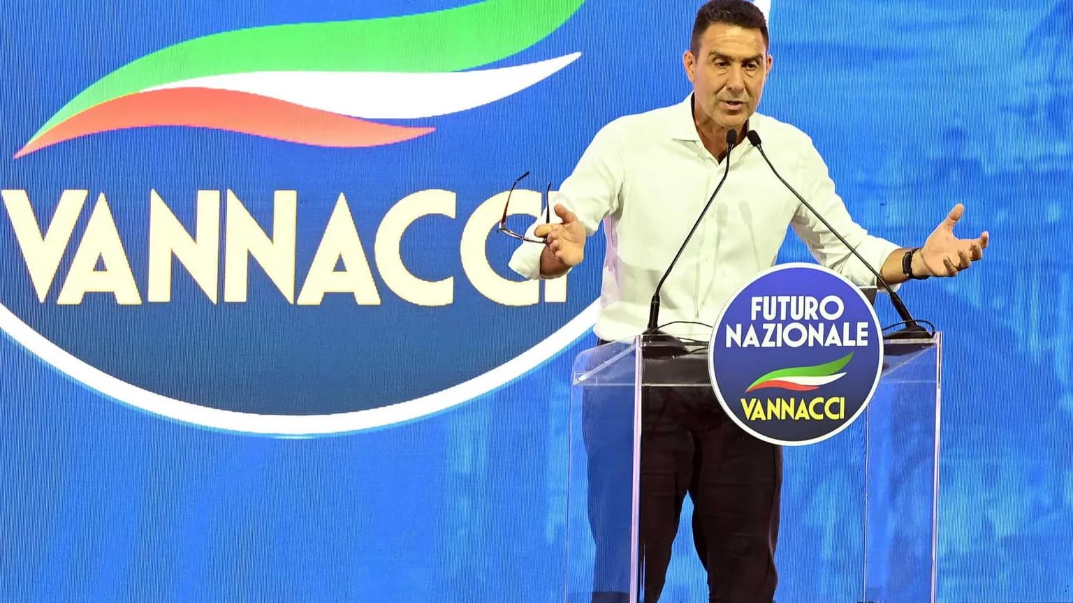 Vannacci: "gonna corta o gonna lunga? Una donna la preferisco sempre senza gonna"