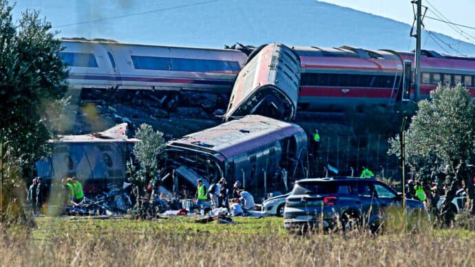 Strage dei treni in Spagna, l'avviso prima dello schianto: 17 minuti per evitare la tragedia