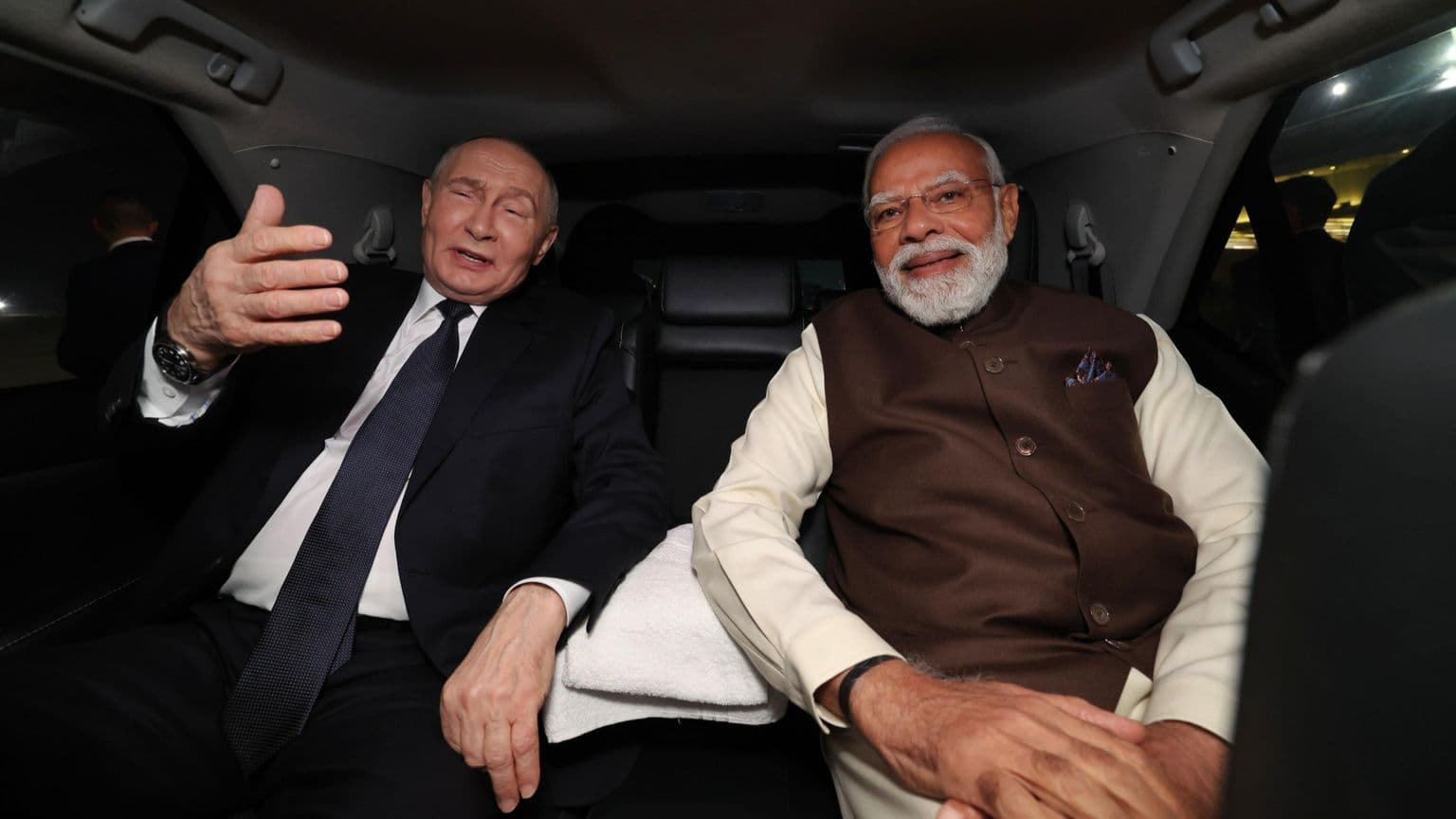 Ucraina, Putin in India, Kiev si ritiri dal Dombass o useremo la forza