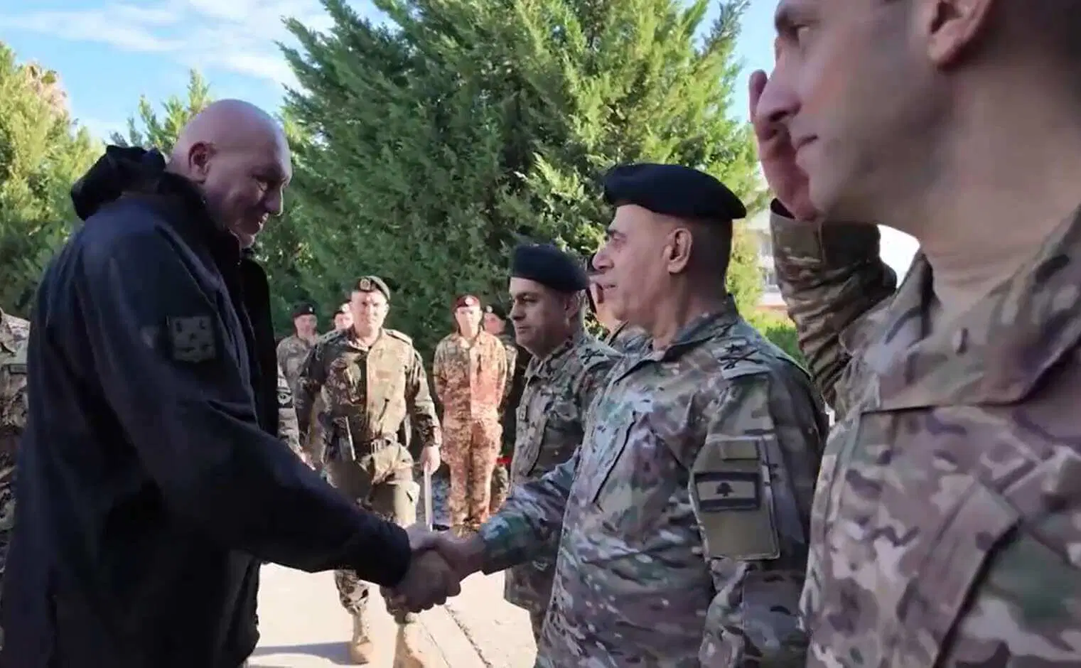 Libano, Crosetto a Beirut in visita ai militari italiani