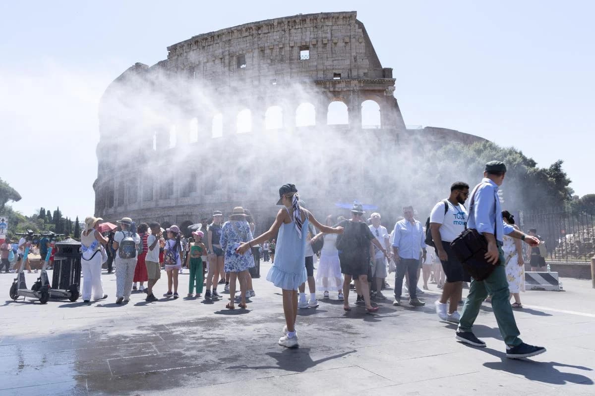 Caldo record sull'Italia: oggi 16 città da bollino rosso, sabato saranno 19. Da lunedì atteso un graduale calo delle temperature