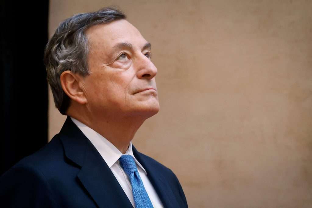 Crisi di governo: Salvini e Berlusconi pronti al voto, oltre 1000 sindaci chiedono a Draghi di restare