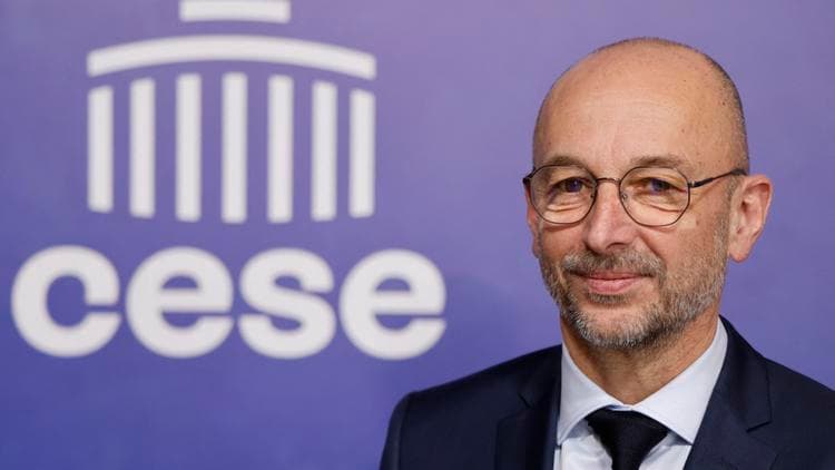 Francia, Macron pensa di nominare come primo ministro Thierry Beaudet,