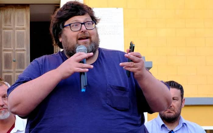 Mario Adinolfi arrestato: domiciliari per truffa ed evasione fiscale