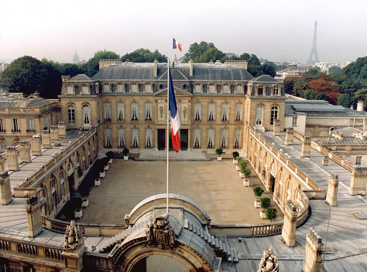 Francia. Al via  le consultazioni all'Eliseo, Mélenchon annuncia battaglia. La lettera aperta dei quattro del Nuovo Fronte Popolare