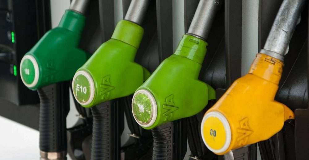 Mattarella firma il decreto “trasparenza” sui prezzi del carburante, entrerà in vigore dal 15 gennaio
