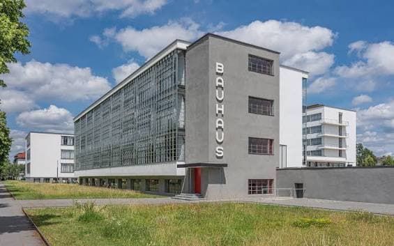 Il Bauhaus entra nella campagna elettorale tedesca: scontro tra AfD e istituzioni culturali