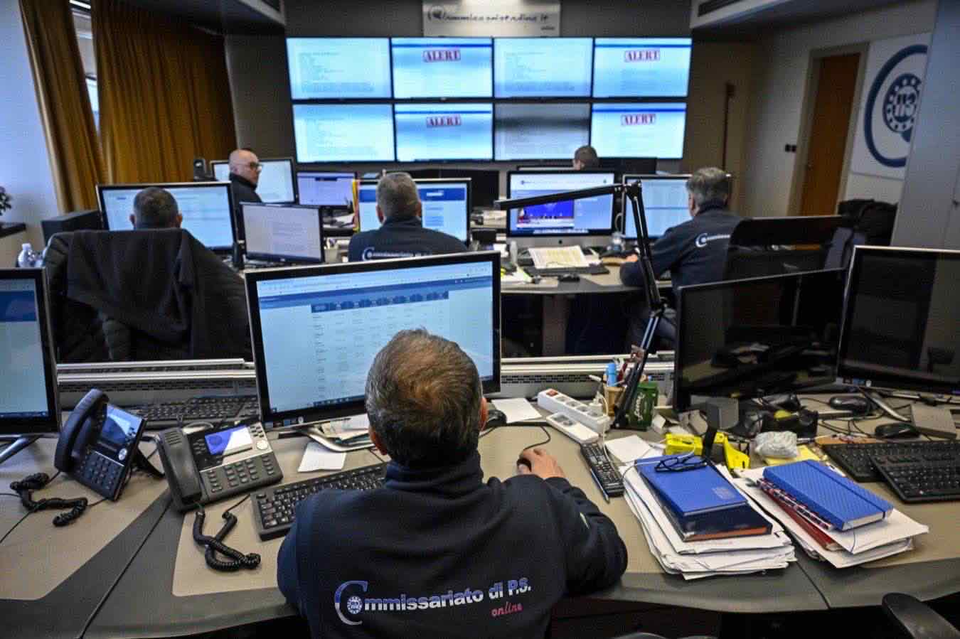 Spionaggio per la Russia, arrestati due ex 007 italiani: “Informazioni riservate in cambio di soldi”