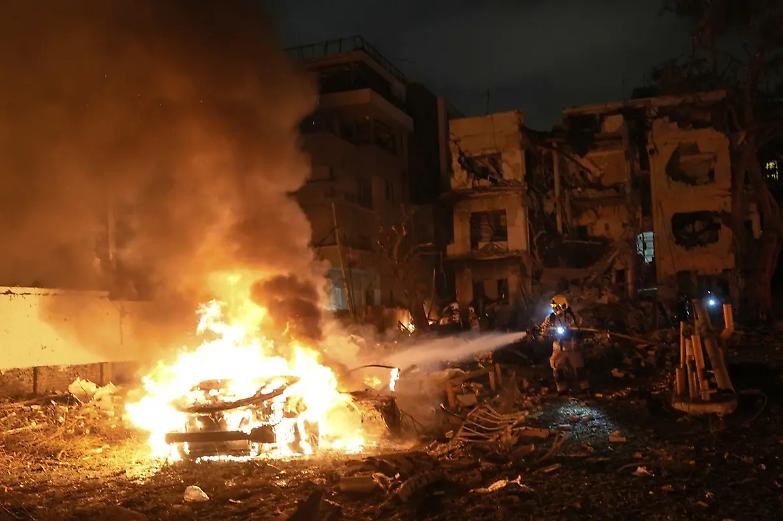 Medio Oriente, nuovi raid Usa in Iran. Esplosioni nell'area di Teheran