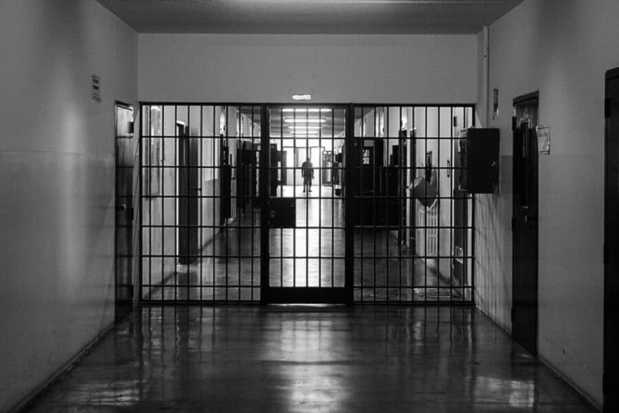 Carceri, un detenuto su tre è in cella per reati di droga: il dossier accusa la stretta sugli stupefacenti