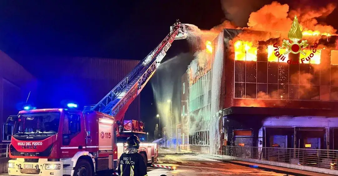 Incendio allo stabilimento Inalca di Reggio Emilia, residenti sfollati
