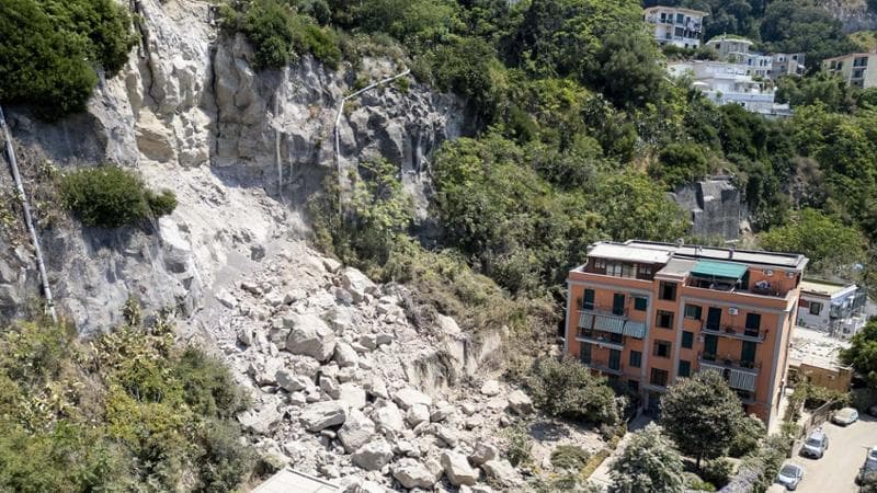 Terremoto ai Campi Flegrei, sale il bilancio: 26 feriti e circa 300 sfollati dopo la scossa di magnitudo 4.7
